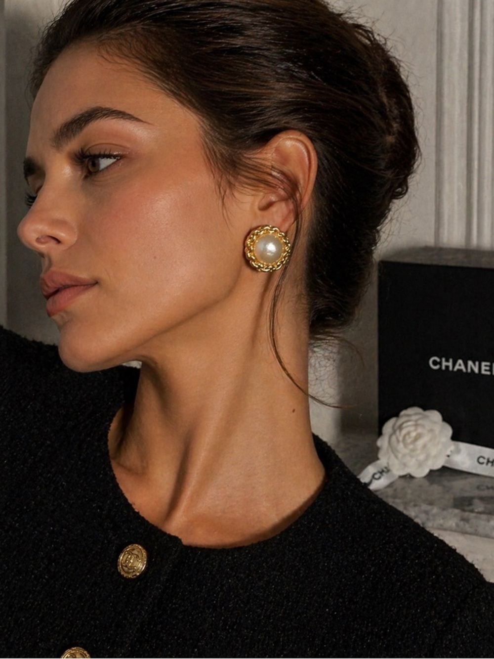 CHANEL Vintage Faux Pearl Gold Tone Clip-On Earrings w/ Box Rare Chain Frame